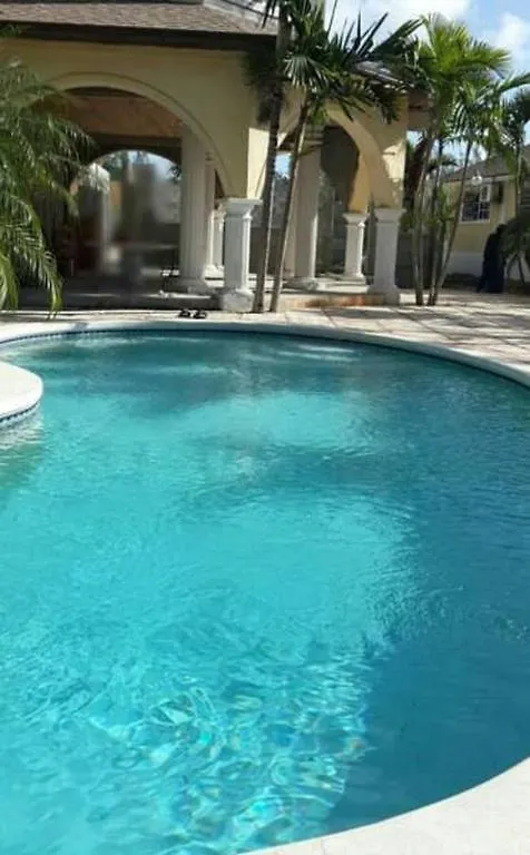 דירות נסאו Leslie'S Estates
