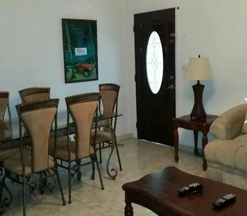 דירות נסאו Leslie'S Estates