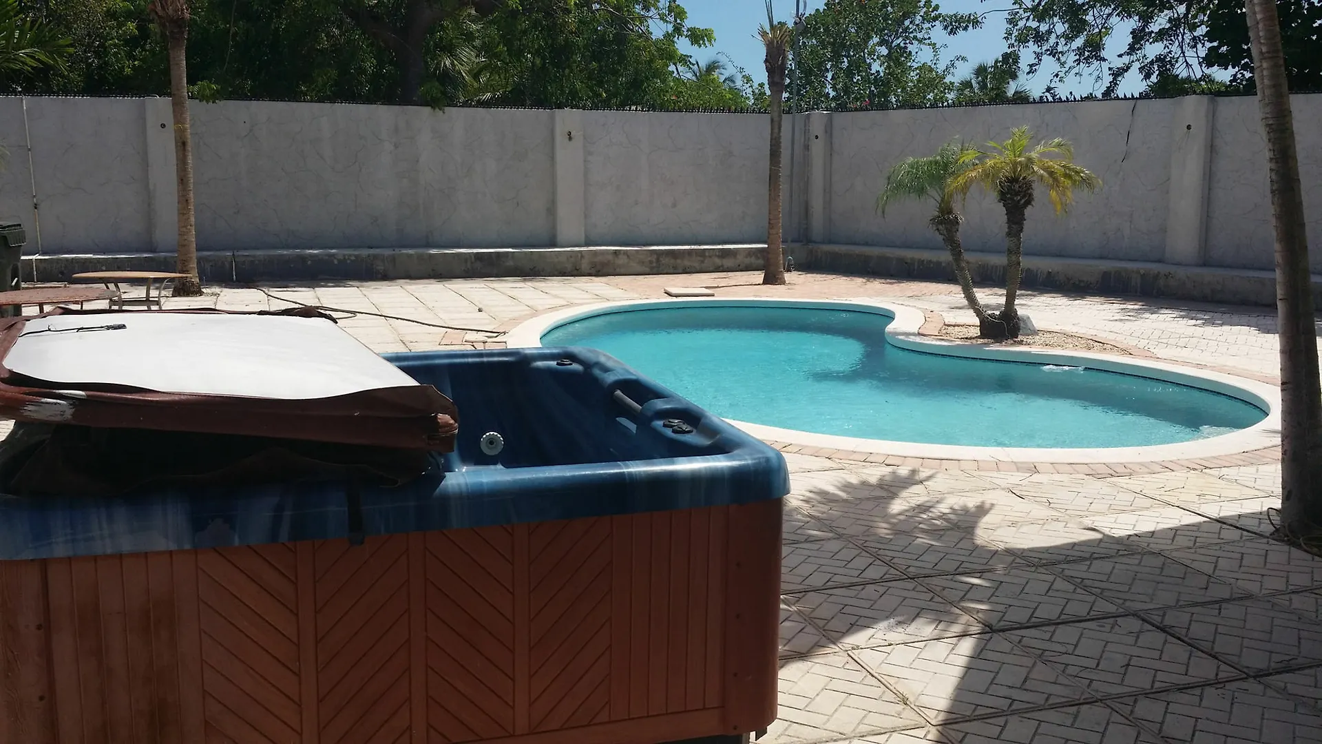דירות נסאו Leslie'S Estates 0*,