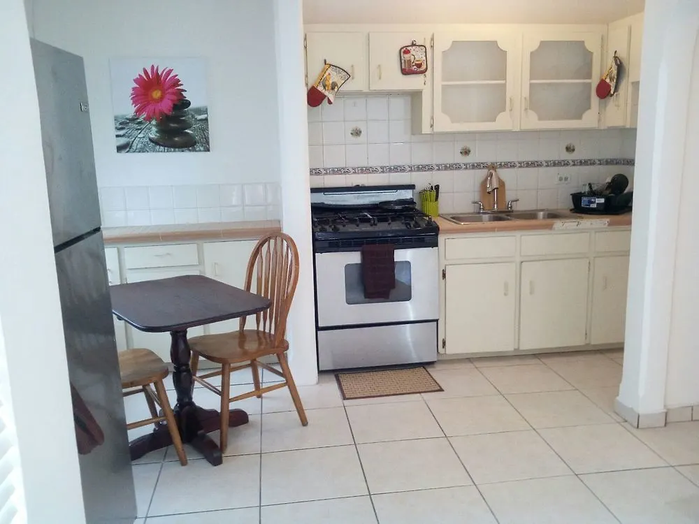 Leslie'S Estates Daire Nassau