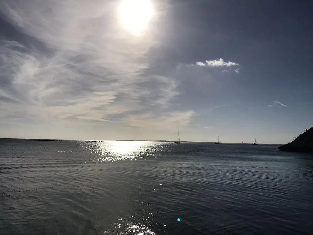 Leslie'S Estates Daire Nassau